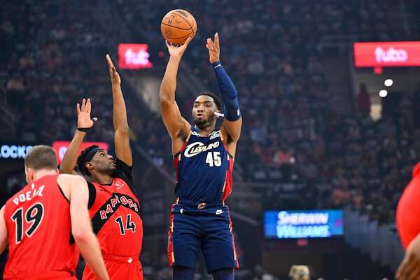 Cleveland se impone a Toronto en el primer partido de los playoffs de NBA - Polideportivo - ABC Color