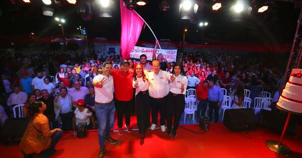 La Nación / Camilo Pérez da fuerte respaldo a la candidata a concejal, Karina Acuña