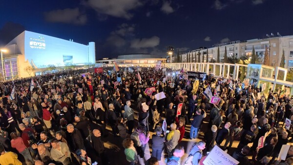 Cientos de israelíes se manifiestan contra el Gobierno y su gestión de la guerra