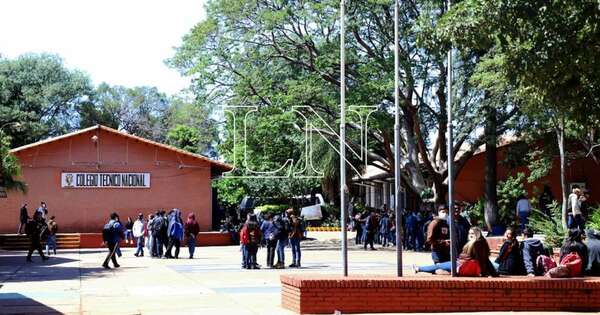 La Nación / Estudiantes del CTN reclaman culminación de obras para volver a clases presenciales