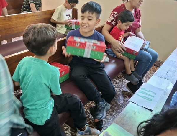 Más que un regalo: las “Cajitas de Amor” tocaron miles de corazones en Paraguay