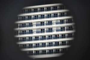 Varios cruceros sin pasajeros cruzan el estrecho de Ormuz por primera vez desde su cierre - Mundo - ABC Color