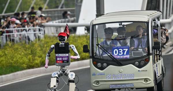 La Nación / Robots batieron en Pekín el récord mundial humano de medio maratón