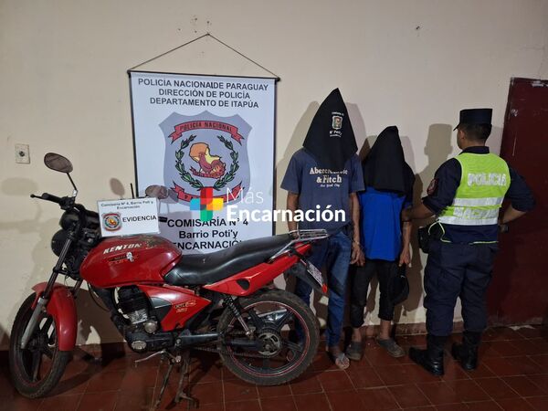 Recuperan motocicleta hurtada y detienen a dos sospechosos en Encarnación