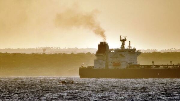 ¿Qué son las 'flotas fantasmas' y qué importancia tienen en la guerra en Irán?
