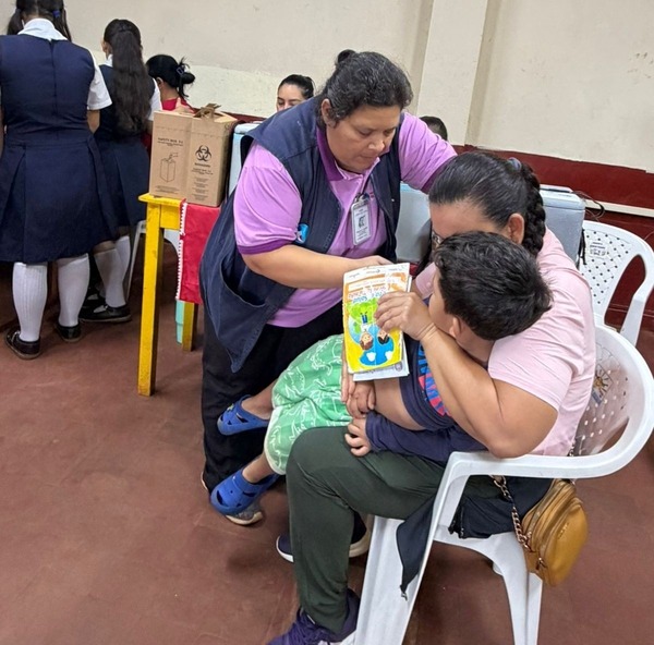 Jornada médica integral acerca servicios de salud a comunidad educativa en Presidente Franco - ADN Digital