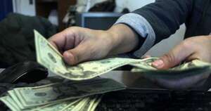 La Nación / Caída del dólar en Paraguay responde a factores globales, según economista
