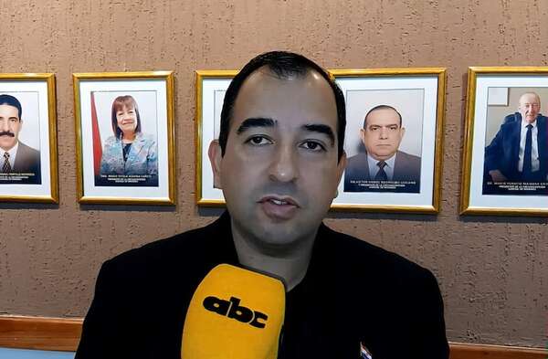 Caso Hernán Rivas: “Si el título es falso, corresponde la pérdida de investidura, no un permiso”, afirma diputado opositor - Política - ABC Color