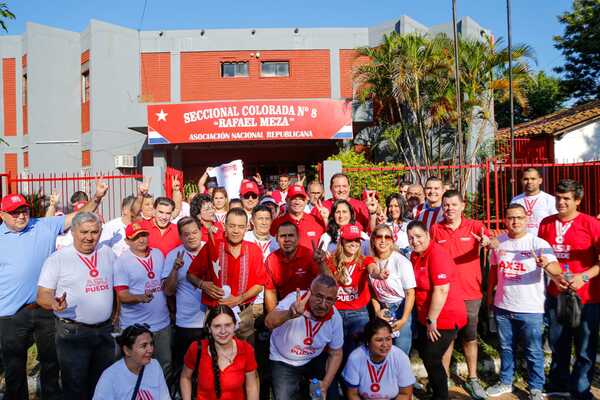 En recorrido por barrios de Asunción, Camilo ratifica contar con la preferencia electoral - ADN Digital