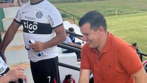 Concejal prófugo aparece en acto público y genera críticas a la Policía en Yasy Cañy