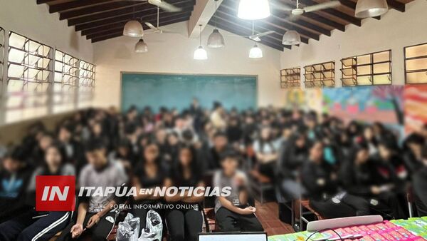 ESTUDIANTES DE ENCARNACIÓN RECIBEN CHARLA SOBRE SALUD INTEGRAL ADOLESCENTE