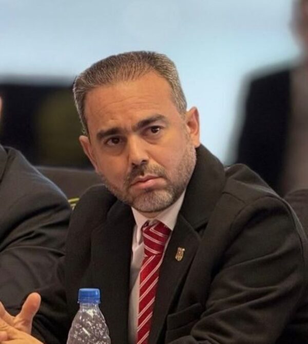 Nasser Esgaib: título exprés, patrimonio en la mira y giros políticos - Canal-E