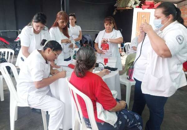 Precandidato a concejal de Fernando utiliza a médicos del Materno Infantil para hacer proselitismo  - Política - ABC Color