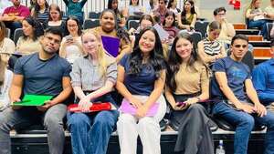 Médicos extranjeros en jaque: diez ya fueron descontratados por no tener nacionalidad paraguaya - Nacionales - ABC Color