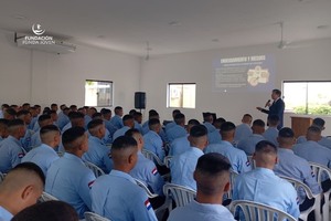 Bienestar financiero, liderazgo y salud integral: ejes de una jornada formativa para policías