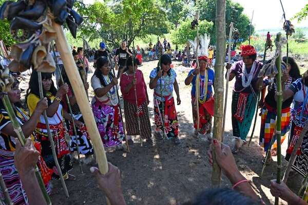 Día del Indígena Americano: pueblo Maká exige titulación de sus tierras ancestrales  - Nacionales - ABC Color