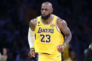 LeBron y los Lakers vencen a los Rockets en su debut en los playoffs de la NBA  - Básquetbol - ABC Color
