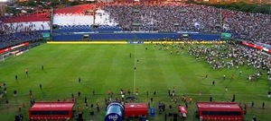 Ganaron los violentos: se suspendió Olimpia-Cerro por graves incidentes