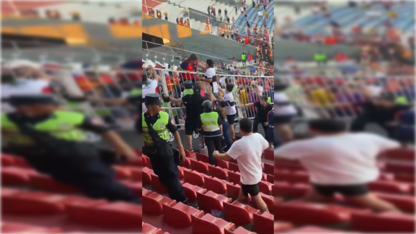 Una buena: hinchas de Olimpia asistieron a cerristas en medio del caos