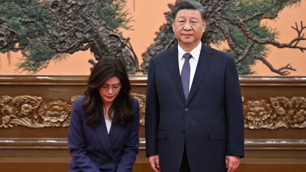 La cabeza del Kuomintang de rodillas ante Xi. Intentando un balance