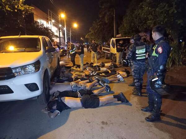 Ataque de barras de Olimpia deja a un policía herido en Fernando de la Mora - Policiales - ABC Color