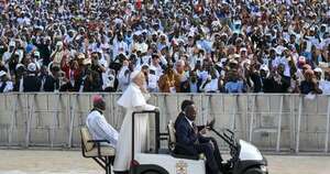 La Nación / León XIV dio misa ante 100.000 fieles en Angola