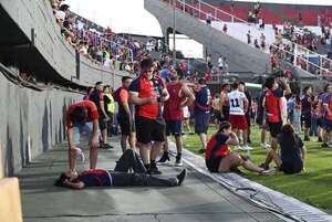 Clásico: Fiesta del fútbol manchada por la violencia - Fútbol - ABC Color