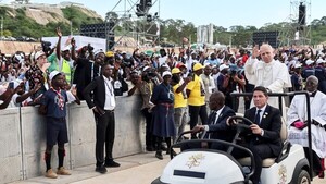 “Es el amor el que debe triunfar, no la guerra”, dice el Papa