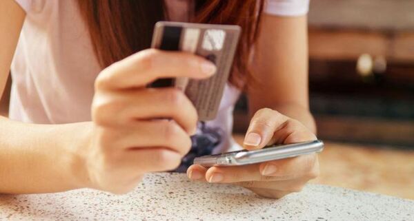 Paraguayos recurren a la tarjeta de crédito para llegar a fin de mes