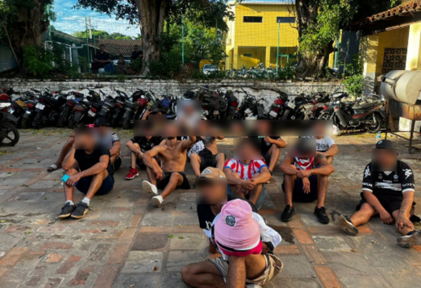 Seis detenidos y nueve policías lesionados tras disturbios que suspendieron el Superclásico