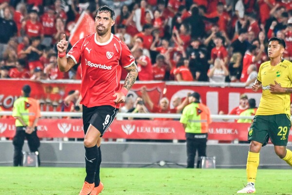 Infernal momento de Ávalos en Independiente: otro gol y asistencia