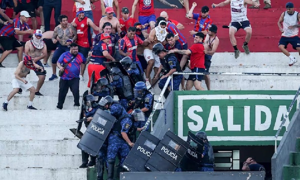 ¡Vergüenza internacional!, el mundo expone el caos en el Defensores del Chaco - OviedoPress