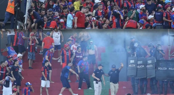 Violencia en el superclásico: 13 policías heridos, 2 siguen internados