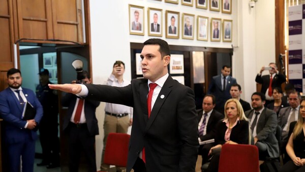 Fiscalía abre otra causa penal contra Hernán Rivas por presunta producción de documento falso