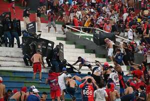 Violencia en el Clásico: las impactantes imágenes aéreas  - Policiales - ABC Color