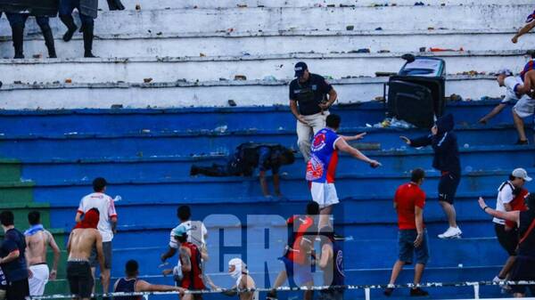 A poli garroteado le rompieron la nariz