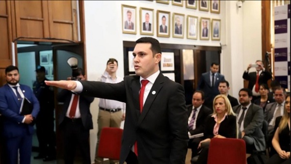 Fiscalía abre causa penal contra Hernán Rivas por documento falso