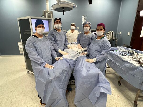 IPS realiza inédita cirugía laparoscópica para tratar metástasis hepática