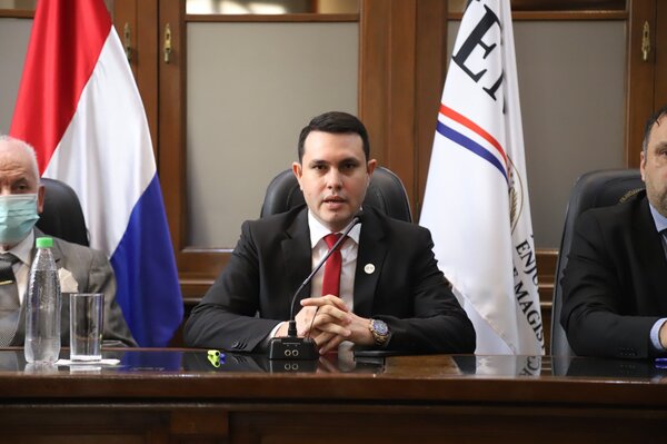 Fiscalía abre causa penal contra Hernán Rivas por presunto documento público falso - El Trueno