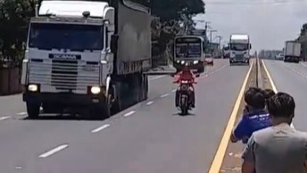 Se juegan la vida por un “like”: reto de TikTok pone en riesgo a chicos en las rutas