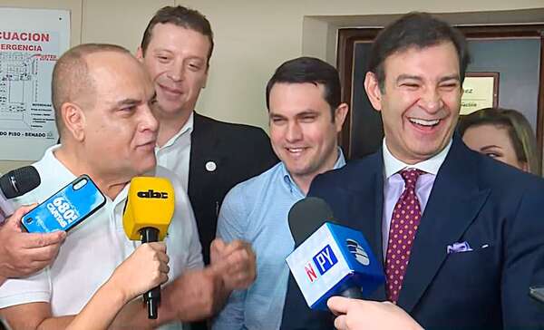 HC busca blindar a Hernán Rivas con permiso ilegal y la oposición define el quórum - Política - ABC Color