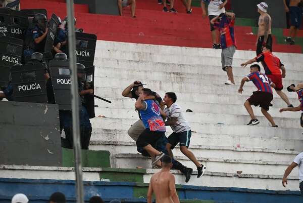 Superclásico: “Esperan que haya una tragedia mayor”, advierten vecinos del Defensores - Policiales - ABC Color
