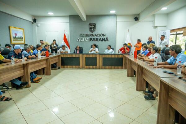 Autoridades y transportistas buscan salida a conflicto en Ciudad del Este