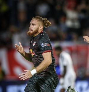 Hat-trick del Vikingo: Isidro Pitta brilla con tres goles en el Brasileirao