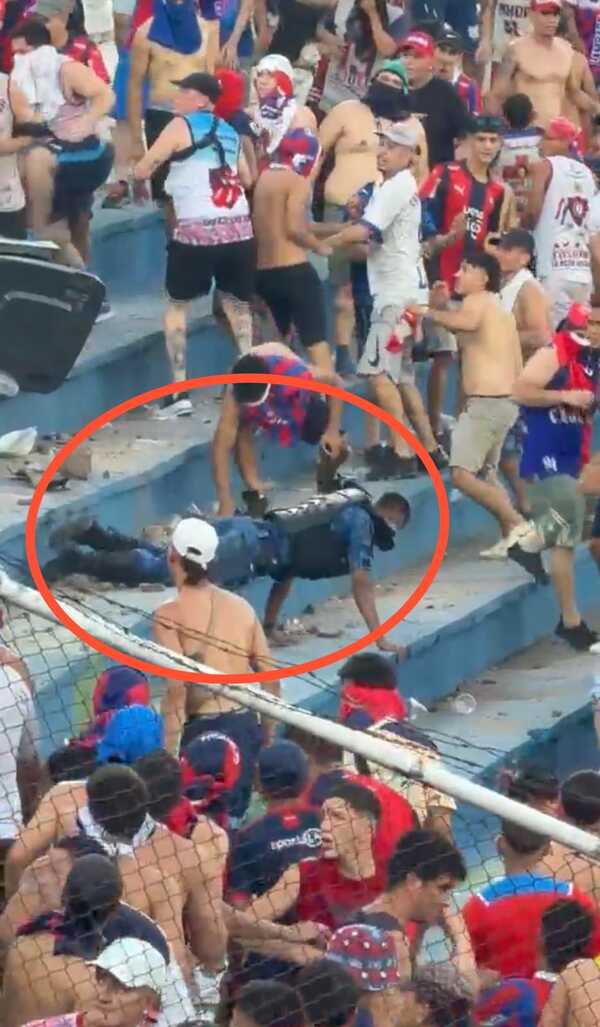 Popular / Policía quedó sin dientes y con la nariz rota