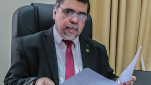 Borba afirma que sigue evaluando asumir en reemplazo de Hernán Rivas en el Senado