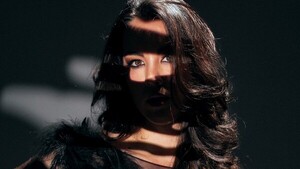 Negro, un nuevo álbum que transforma el dolor en belleza