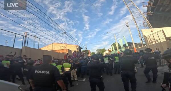 [VIDEO] Mirá todo el sarambí del clásico, desde la cámara de la policía