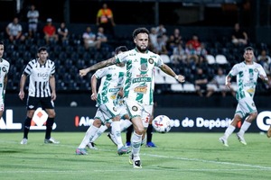 Duelo de necesidades en La Arboleda: Rubio Ñu estrena DT ante un Libertad herido