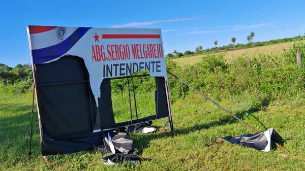 Campaña sucia en Nueva Italia: Destruyen cartelería de precandidato de Honor Colorado - ADN Digital